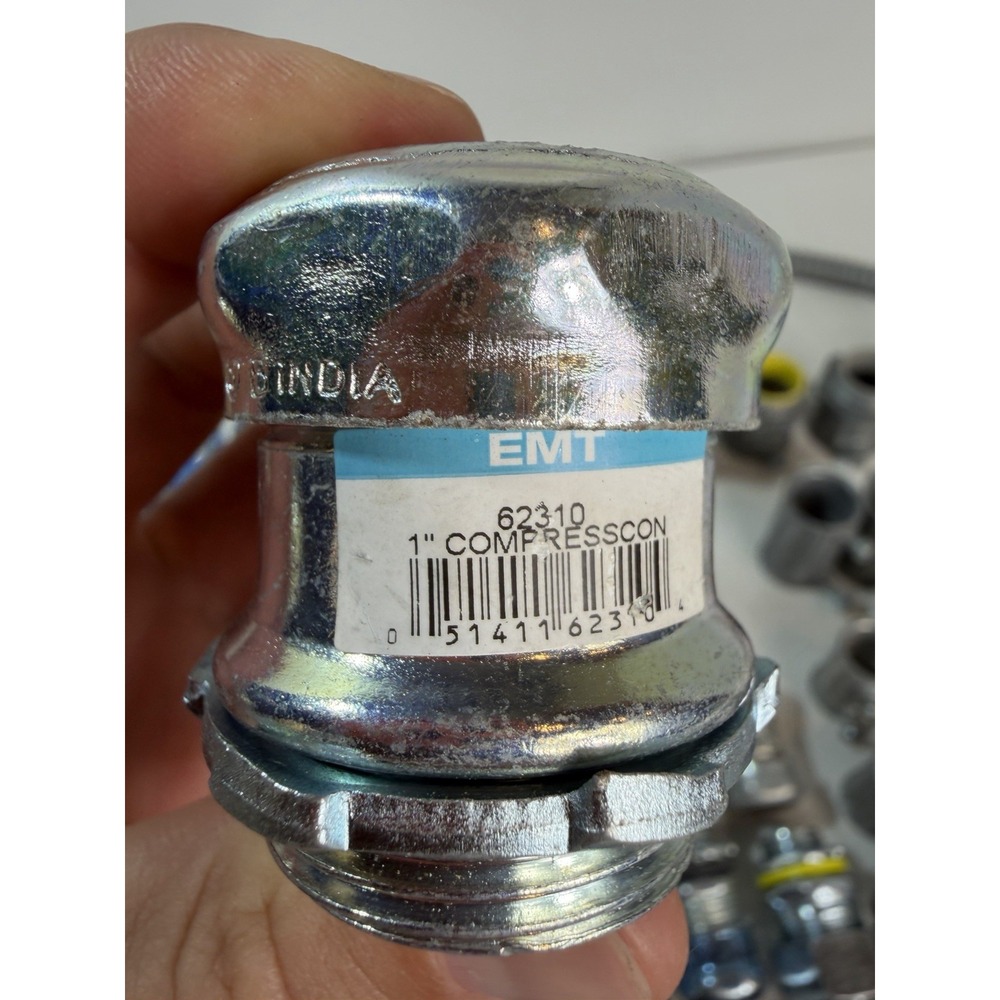 Electrical Conduit Fittings Lot: EMT Connectors, Couplings & Locknuts - Picture 11 of 15